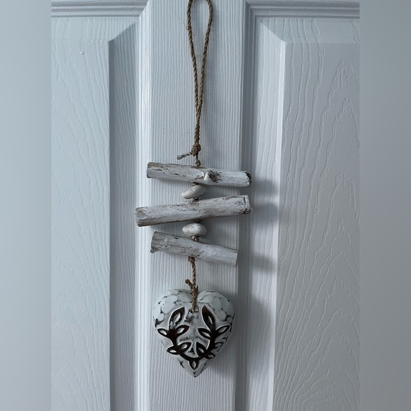 Hanging wooden heart w driftwood - Picture 3 of 4